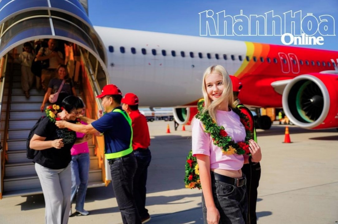 VietJet launches first direct flight, bringing Russian tourists to Khanh Hoa